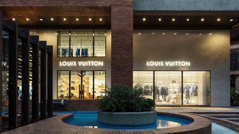 louis vuitton bogota telefono|Tienda Louis Vuitton Bogotá .